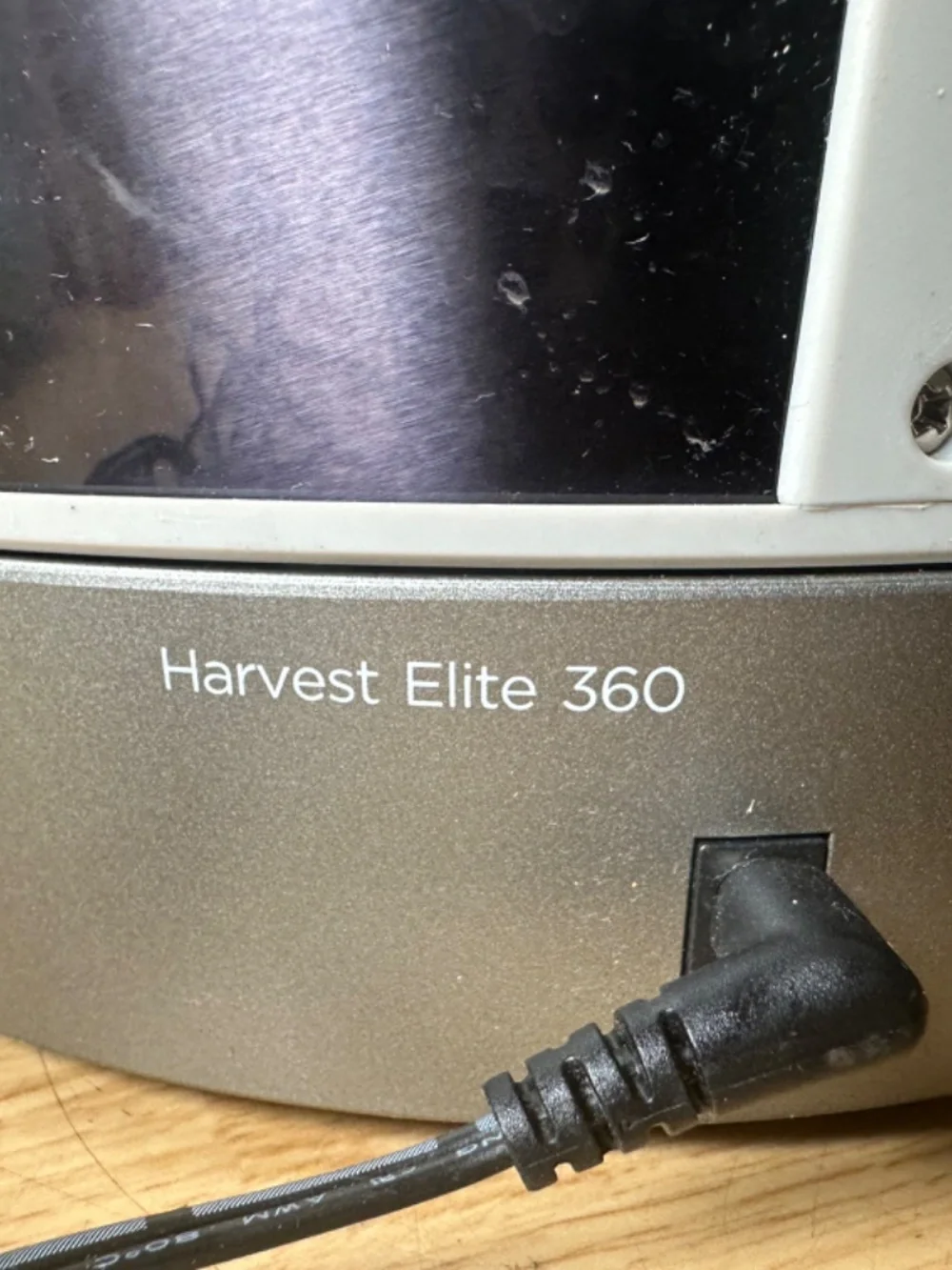 AEROGARDEN HARVEST 360 - 6-POD LED HYDROPONIC INDOOR GARDEN STAINLESS STEEL